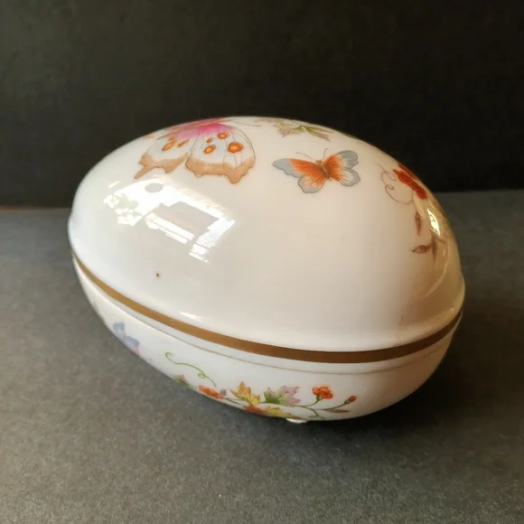Avon Vintage 1974 Porcelain Butterfly Egg Shape Trinket Dish 22K Gold Trim - Picture 2 of 7